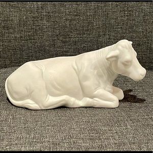 Avon Nativity Collectibles White Porcelain Figurine The Cow